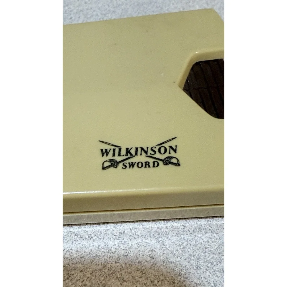 Vintage Wilkinson Sword Self-Sharpening Case‎